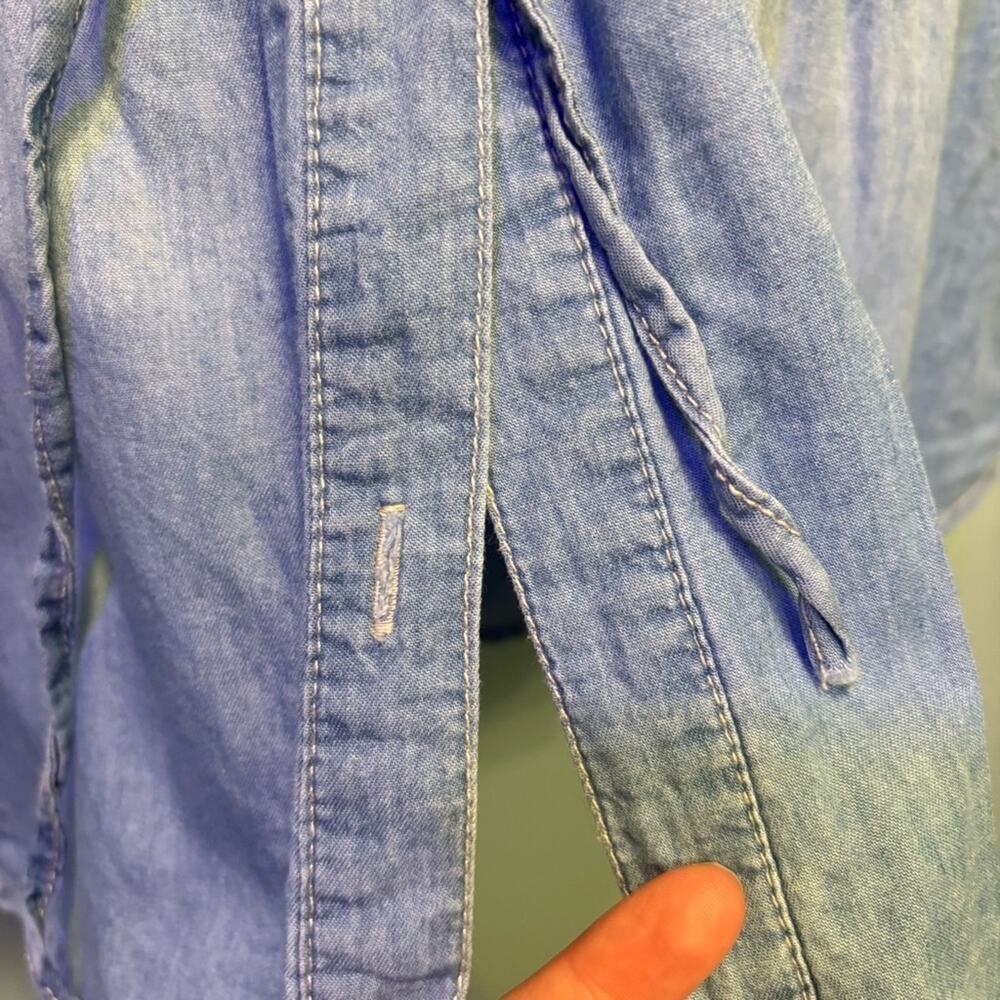⭐️ 3/$21 ⭐️ Democracy Women’s Blue Button Down Relaxed Sleeveless Top Size M - Picture 4 of 10